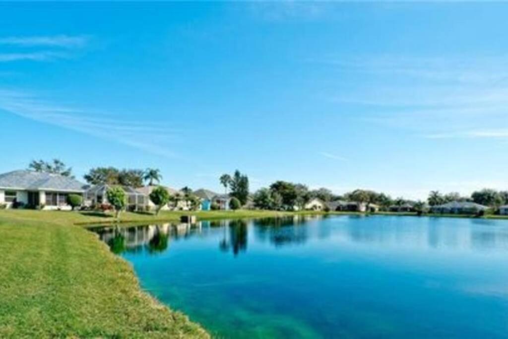 Craig House With Heated Pool On Small Lake Μπράντεντον Εξωτερικό φωτογραφία
