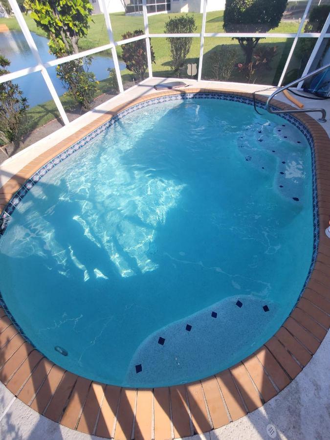 Craig House With Heated Pool On Small Lake Μπράντεντον Εξωτερικό φωτογραφία